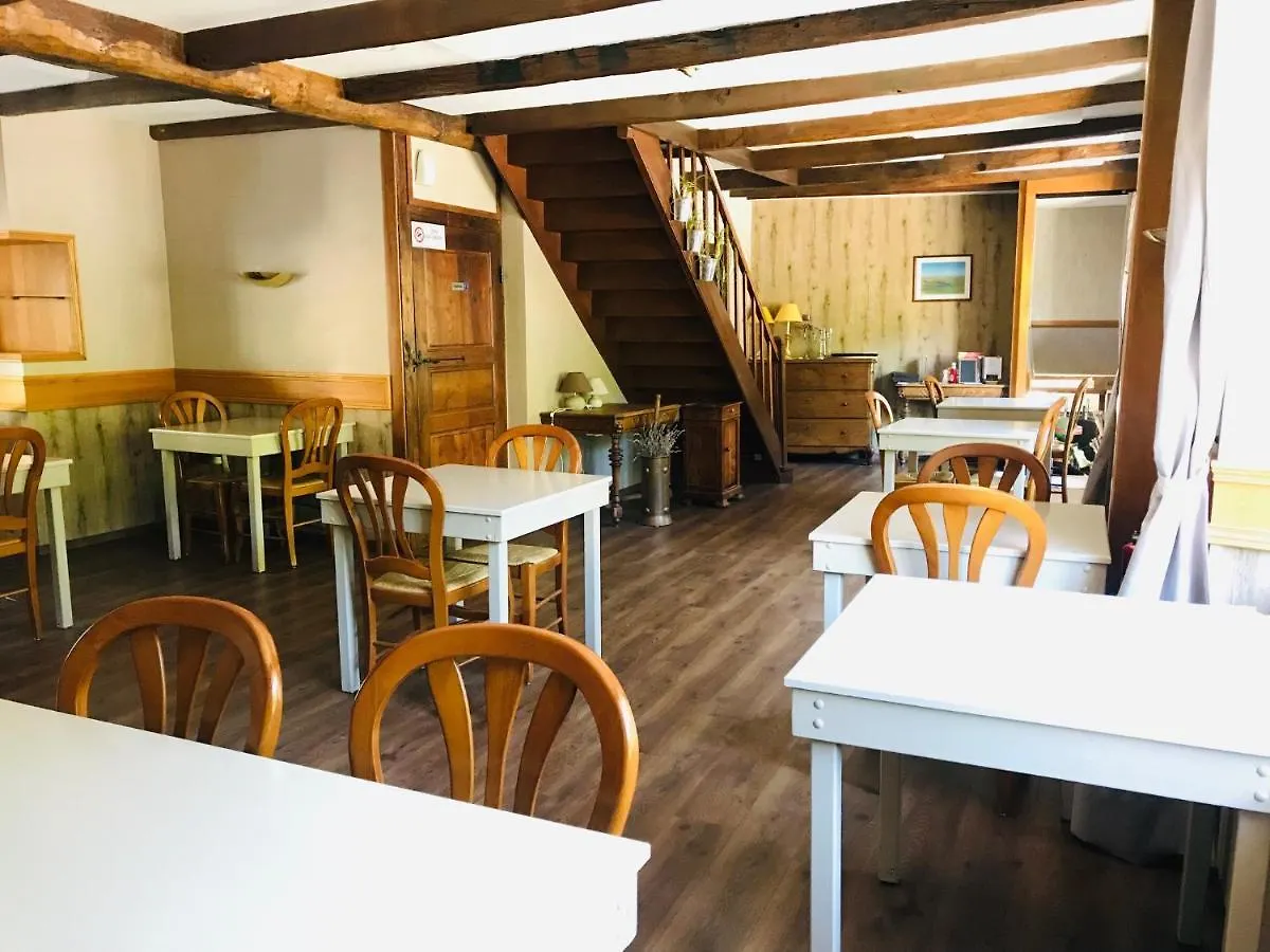 Logis Hotel-Restaurant Les Coudercous Saint-Chély-dʼAubrac فندق